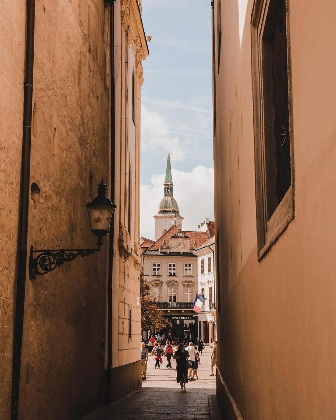 Extralarge Queen Room In The Heart Of Bratislava With Terrace Esterno foto
