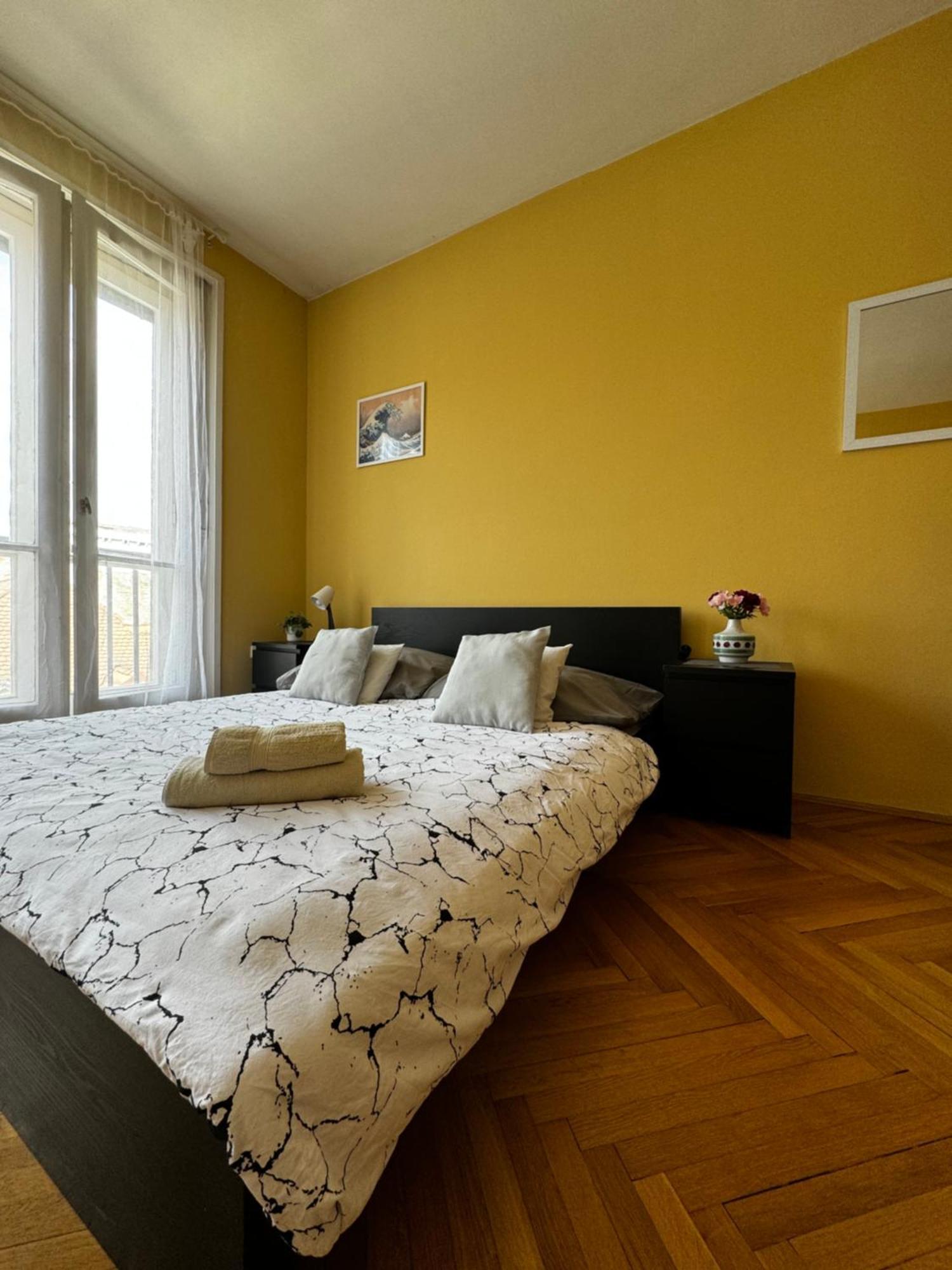 Extralarge Queen Room In The Heart Of Bratislava With Terrace Esterno foto