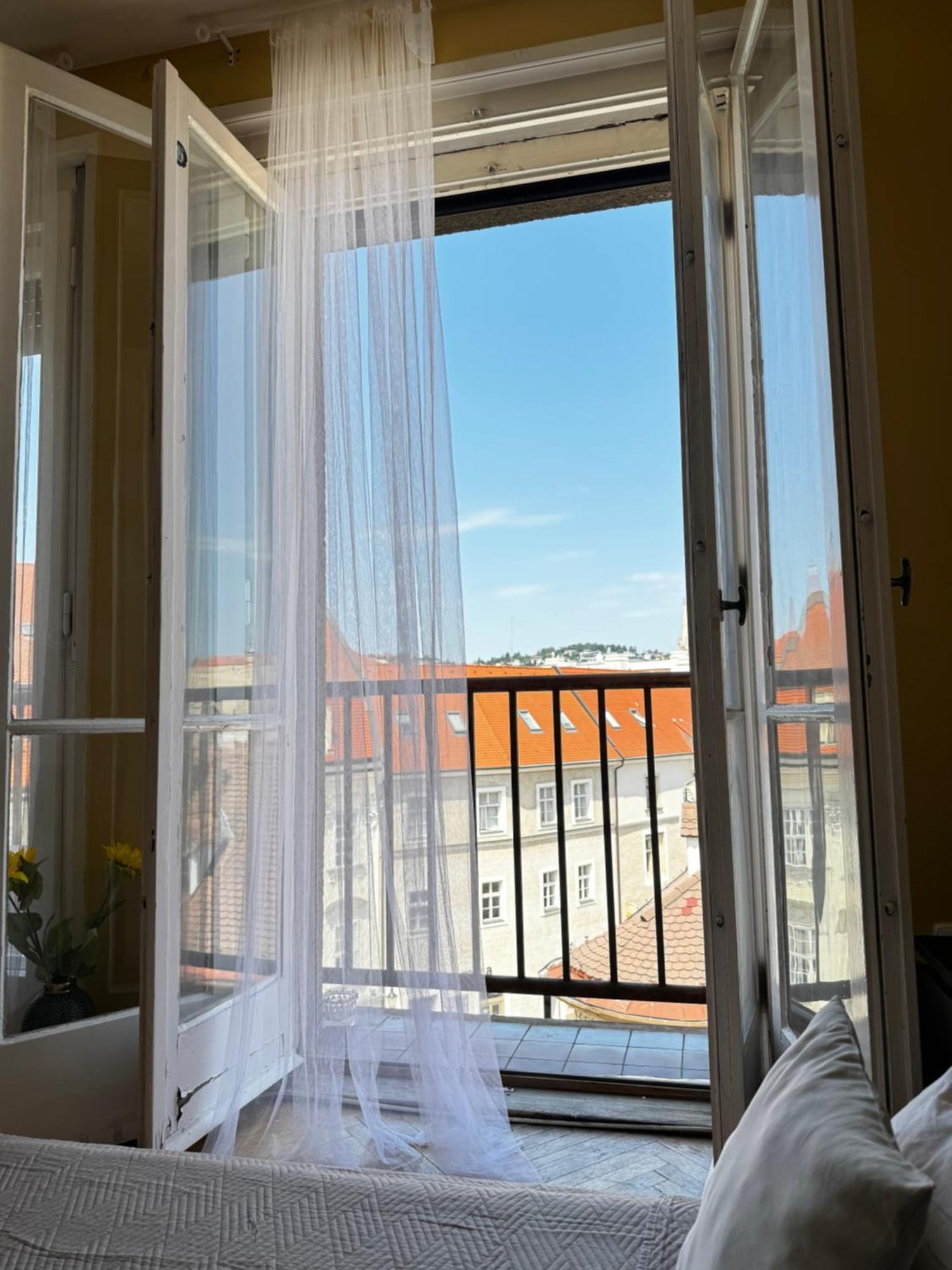 Extralarge Queen Room In The Heart Of Bratislava With Terrace Esterno foto