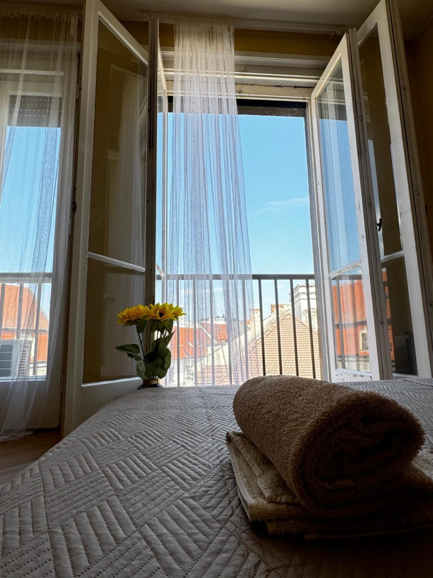 Extralarge Queen Room In The Heart Of Bratislava With Terrace Esterno foto