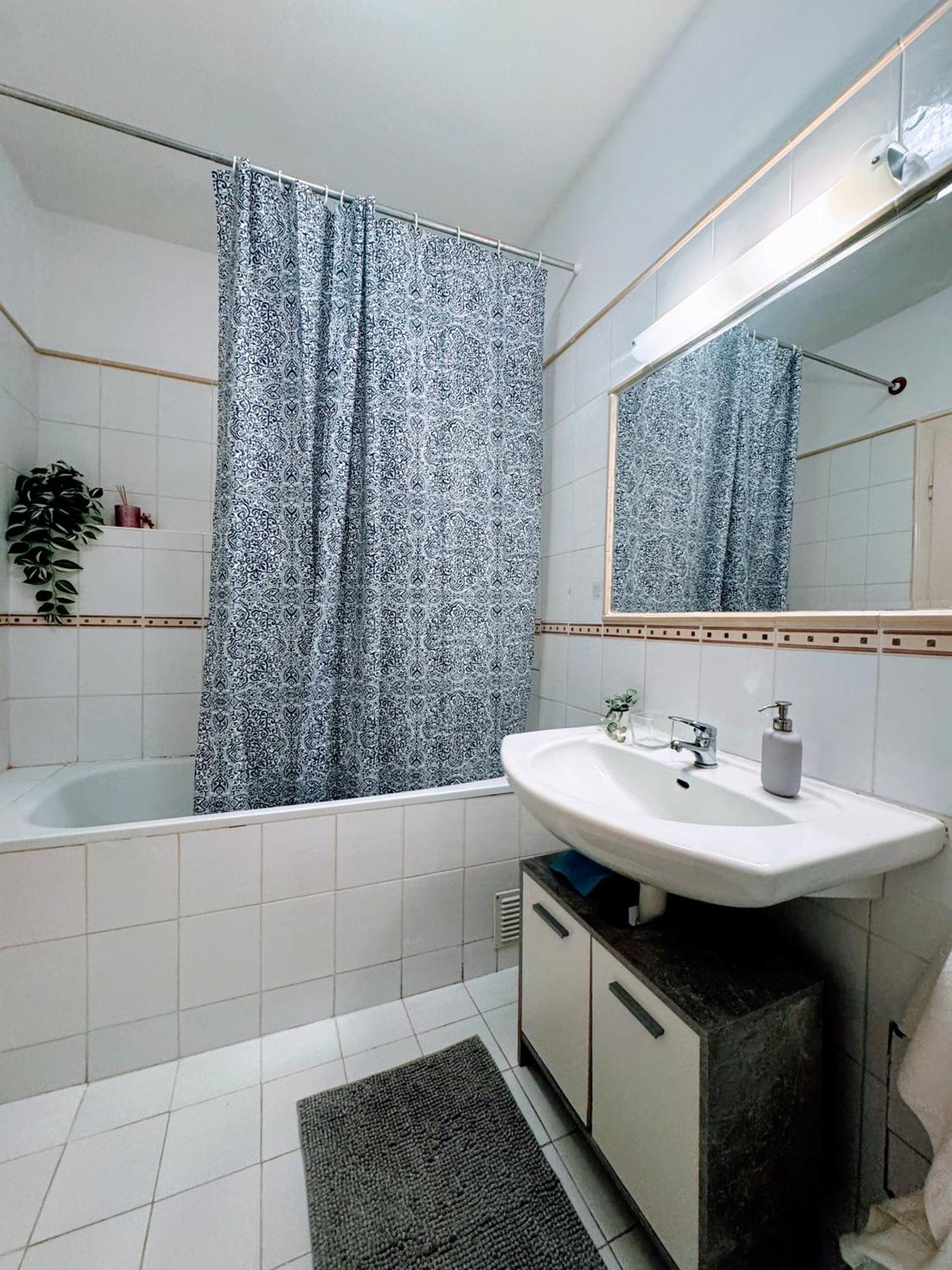 Extralarge Queen Room In The Heart Of Bratislava With Terrace Esterno foto